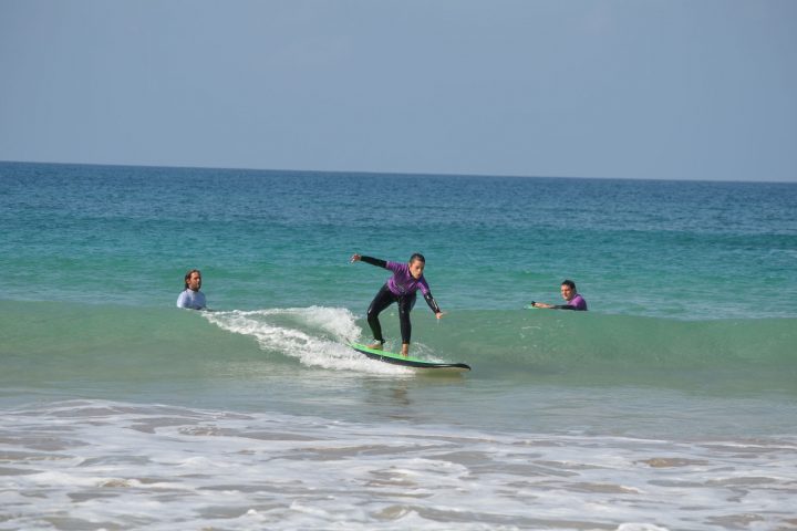 aprende a surfear en fuerteventura